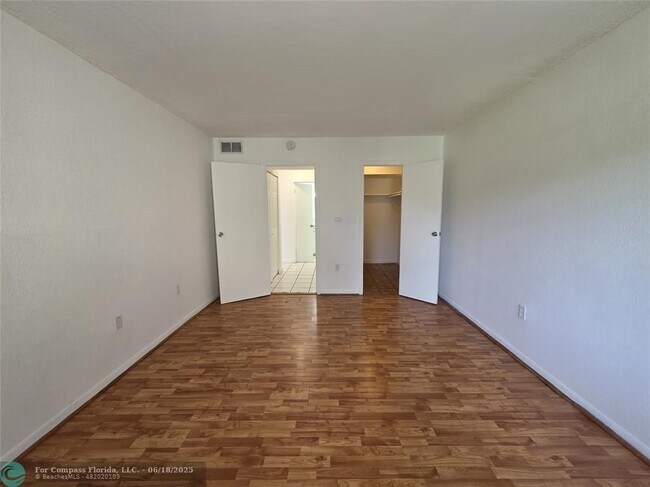 Foto del edificio - 505 NW 177th St