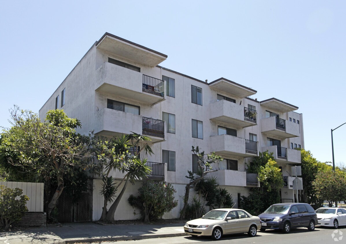 Primary Photo - 900 Jackson St