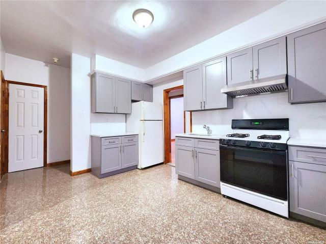 Foto del edificio - 2 bedroom in Ozone Park NY 11417