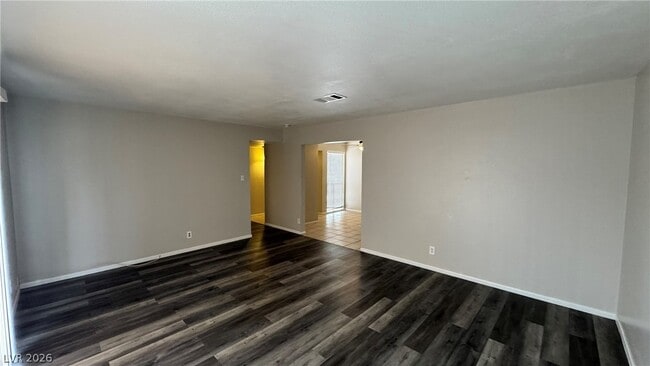 Foto del edificio - 6520 Dinning Ave