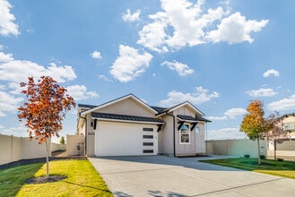 Building Photo - 6273 S Binky Ave