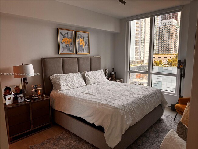 Foto del edificio - 601 NE 27th St