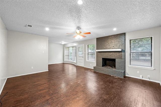 Building Photo - 520 Mustang Dr