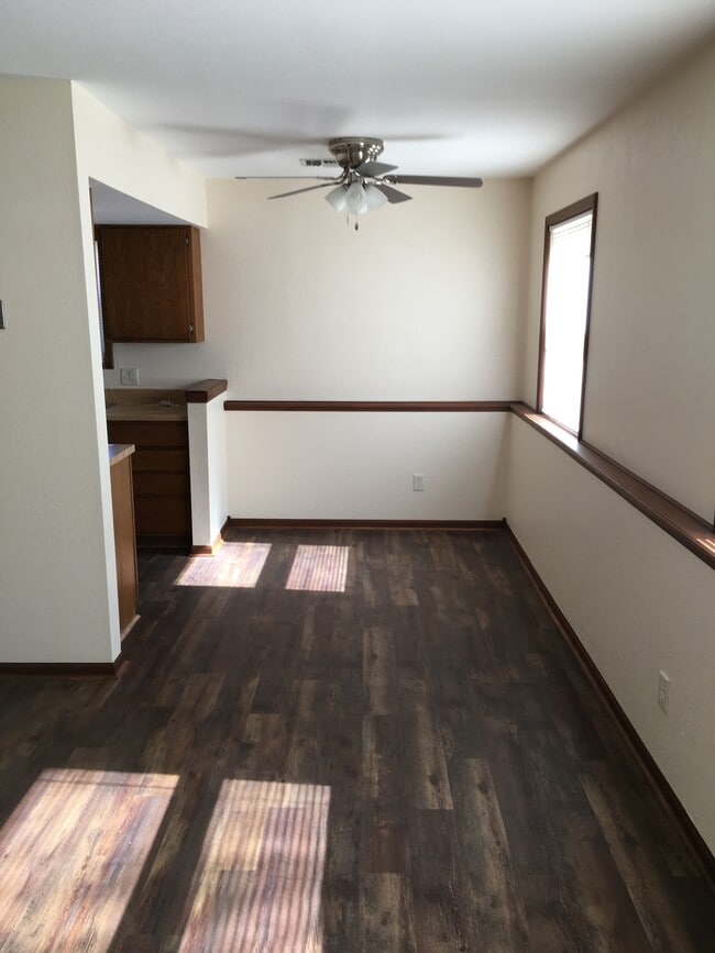 Foto del edificio - 5840 Cherry Pl
