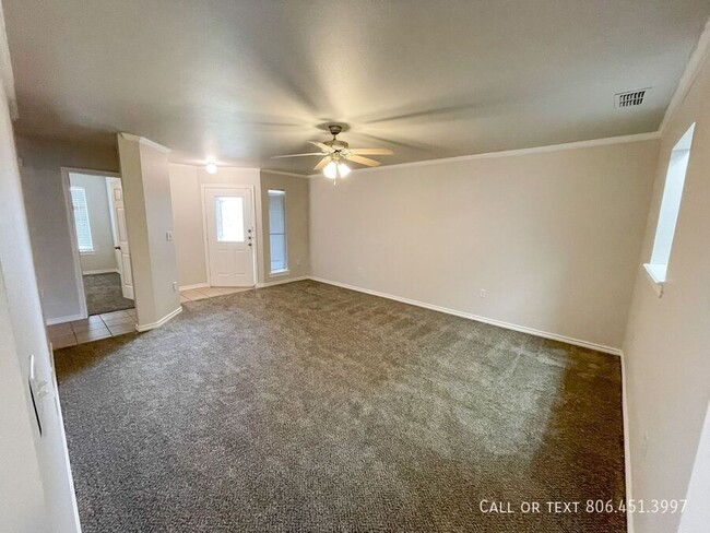 Building Photo - Newly remodled, 3 bedroom, 3 bath, pet fri...