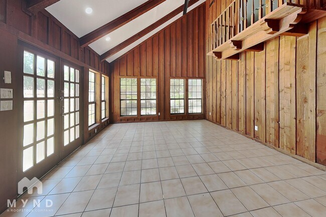 Building Photo - 1215 Spring Lake Dr