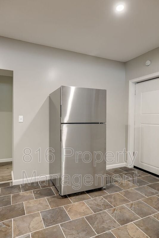 Building Photo - 8718-8720 E Winner Rd