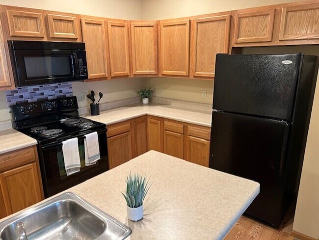 Foto del edificio - Modern Brick Ranch with 3 Bedrooms, 1.5 Ba...