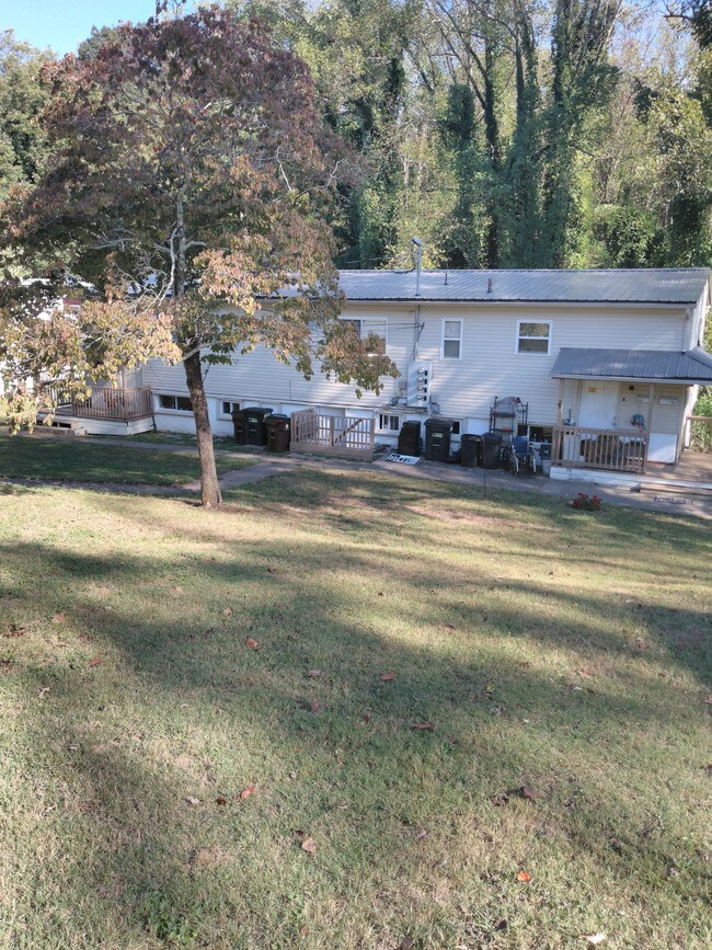 Building Photo - 104 Hoyt Ln