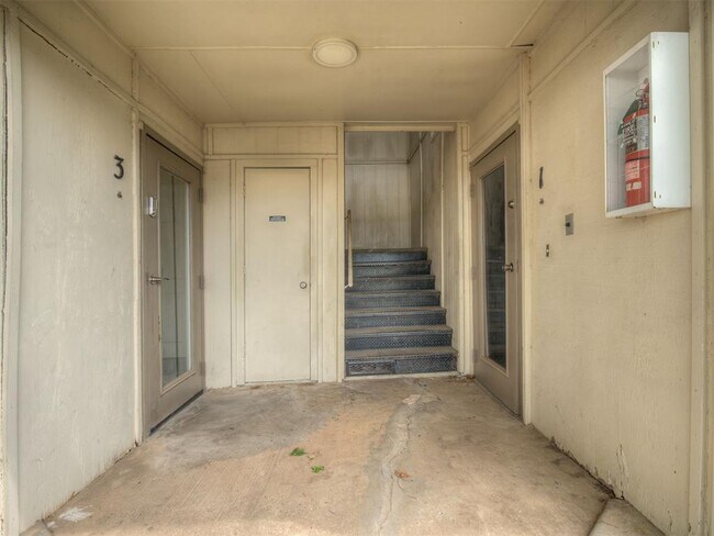 Building Photo - 1725 E Lindsey St