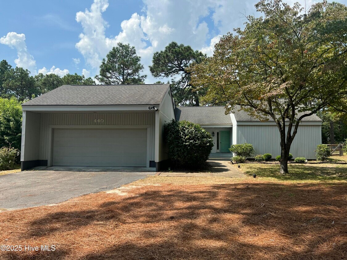 Foto principal - 440 Central Dr
