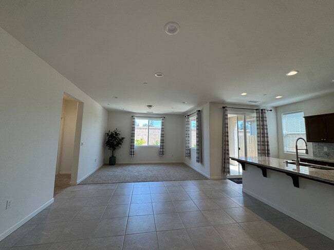 Building Photo - 1267 Las Rosas Ave