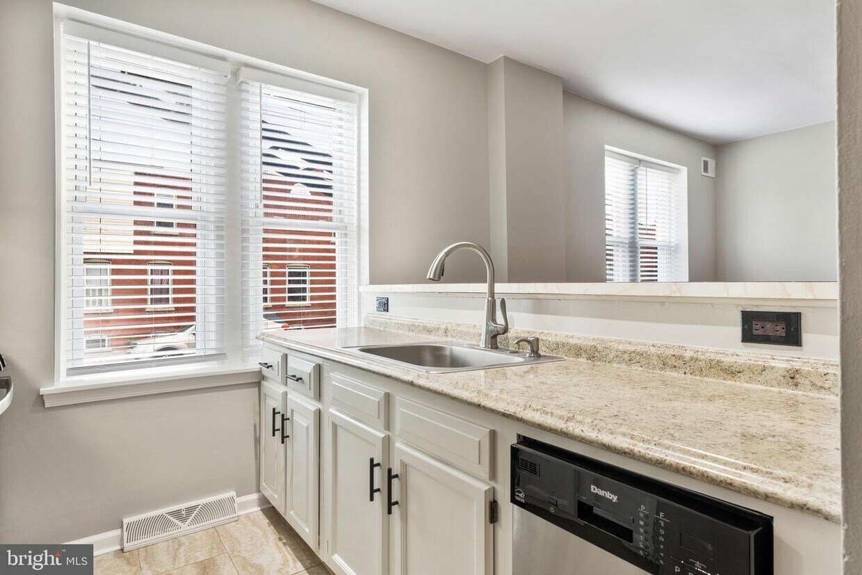 1726 W 8th St Unit 1, Wilmington, DE 19805 Room for Rent in