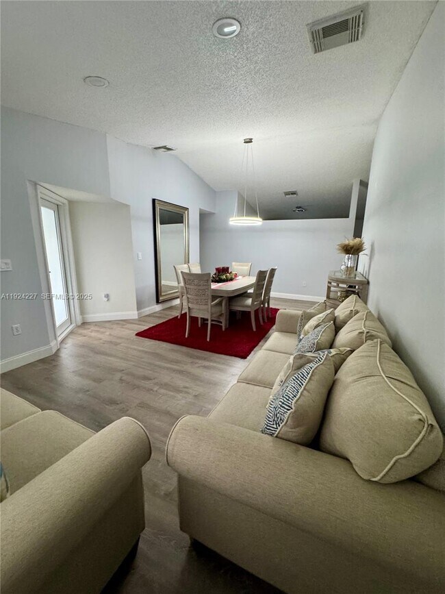 Foto del edificio - 631 SW 176th Ave