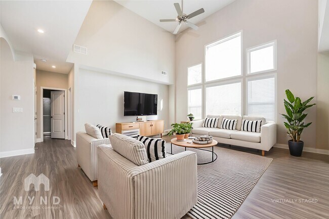 Foto del edificio - 584 Michigan Cir