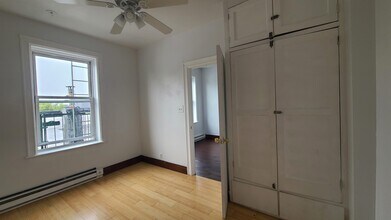 Building Photo - 15 Hopkins Ave