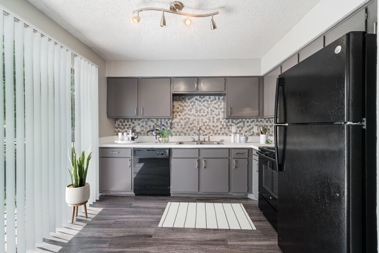 Shadow Ridge Apartments in Arlington, TX