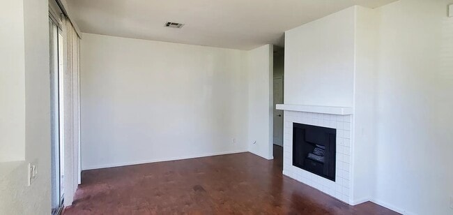 Foto del edificio - 10830 Sabre Hill Dr #201