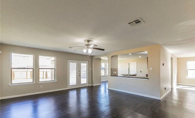 Building Photo - Grand Home w/ Office in Temple, Tx