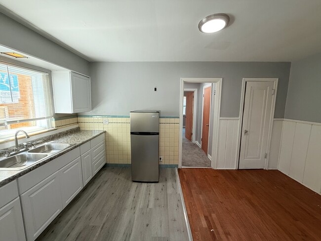 Building Photo - 3135 Mozart Ave