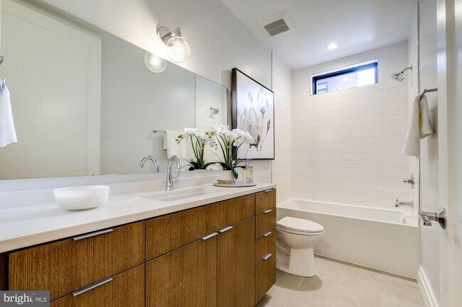Foto del edificio - 3043 15th St NW