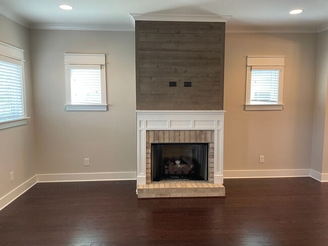 Building Photo - Must see this beautiful house in person!