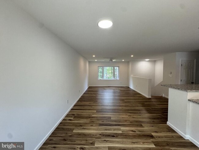 Building Photo - 14 Cardinal Dr
