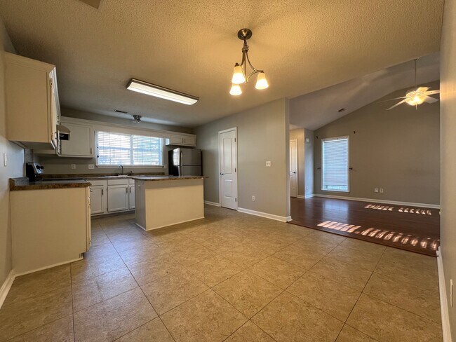 Building Photo - 130 Stonehurst Dr