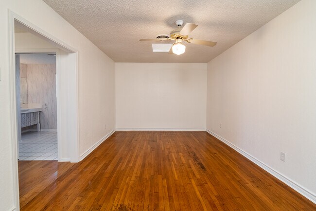 Dormitorio principal - 1006 S 3rd St