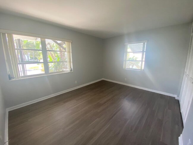 Foto del edificio - 612 Prosperity Farms Rd