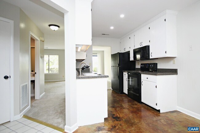 Building Photo - 1225 Chatham Ridge