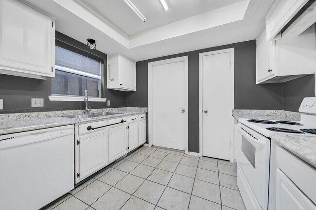 Foto del edificio - 14830 Keelby Dr