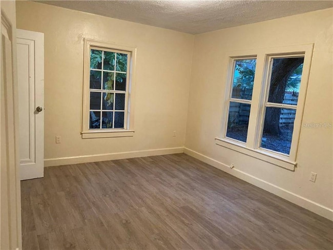 Foto del edificio - 821 Newton Ave S