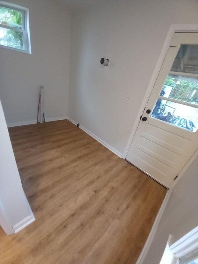 Foto del edificio - Fully remodel 4 bedroom house with 1.5 bath