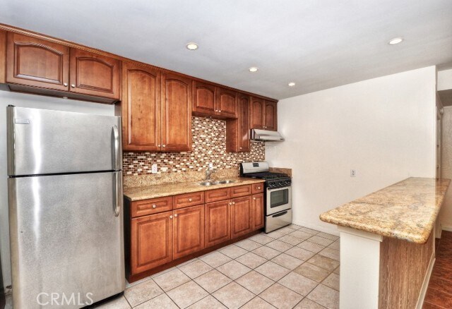 Foto del edificio - 250 Cliff Dr