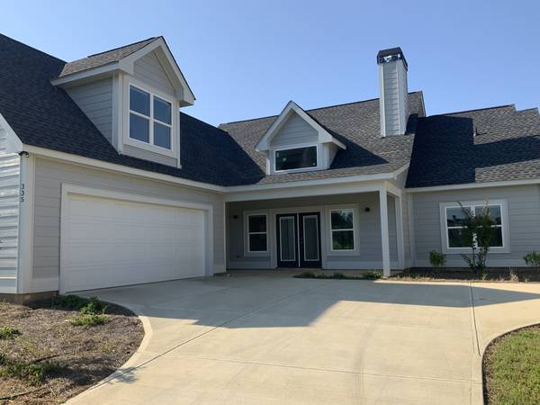 Foto del edificio - 335 Trinity Pond Rd