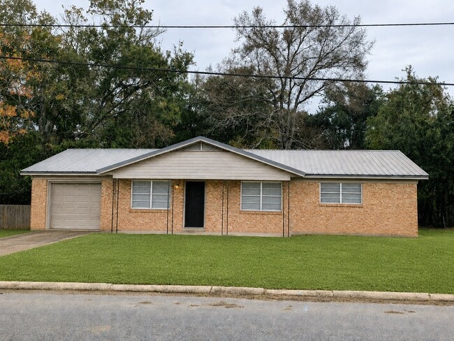 Building Photo - 2706 Martin St
