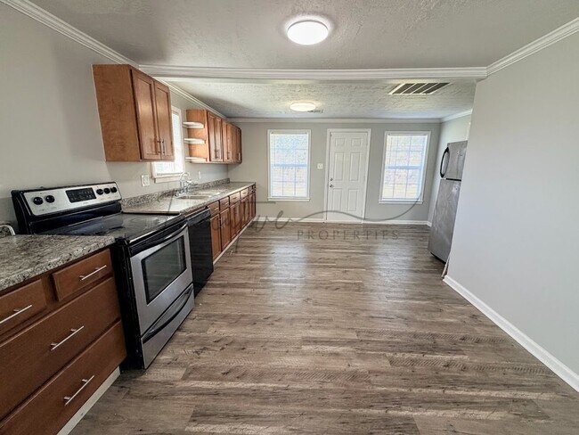 Foto del edificio - Freshly Updated 2BR Home with Large Yard