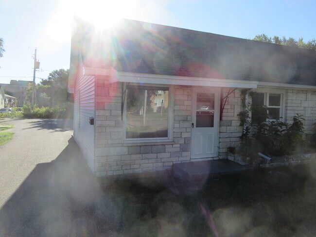 Building Photo - 719 Vincent Ct