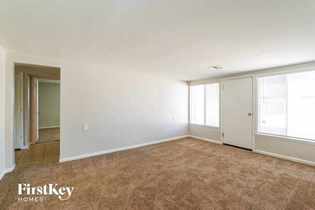 Foto del edificio - 2238 E Paradise Ln