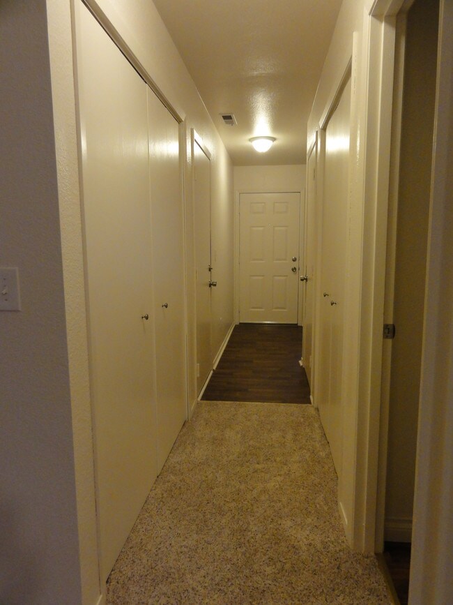 8050 Pioneer Dr Anchorage Ak 99504 Townhouse For Rent In