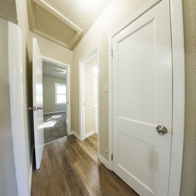 Building Photo - Cozy 2 Bedroom 1 Bath