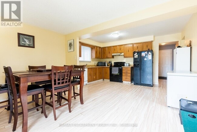 Building Photo - 2465 Headon Forest Dr