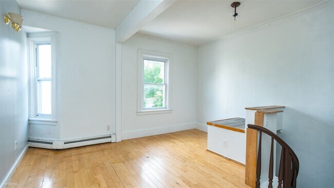 Foto del edificio - 2 br, 1 bath Triplex - 74 Vernon Street 2A