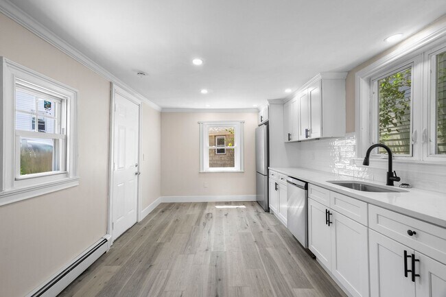 Building Photo - Beautifully Renovated 4-Bedroom Home in Ea...
