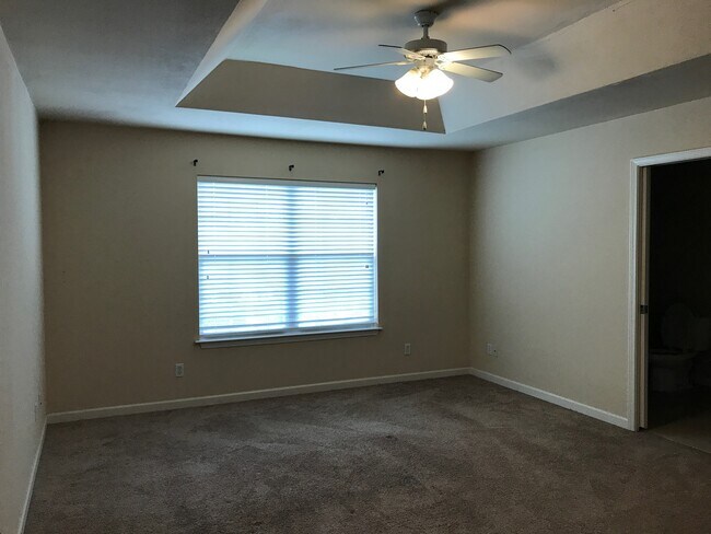 Building Photo - 170 Iron Horse Dr