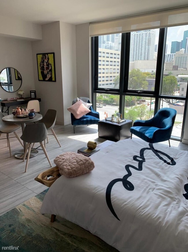 Foto del edificio - Studio, 1 bath  - 708 NE 1st Ave