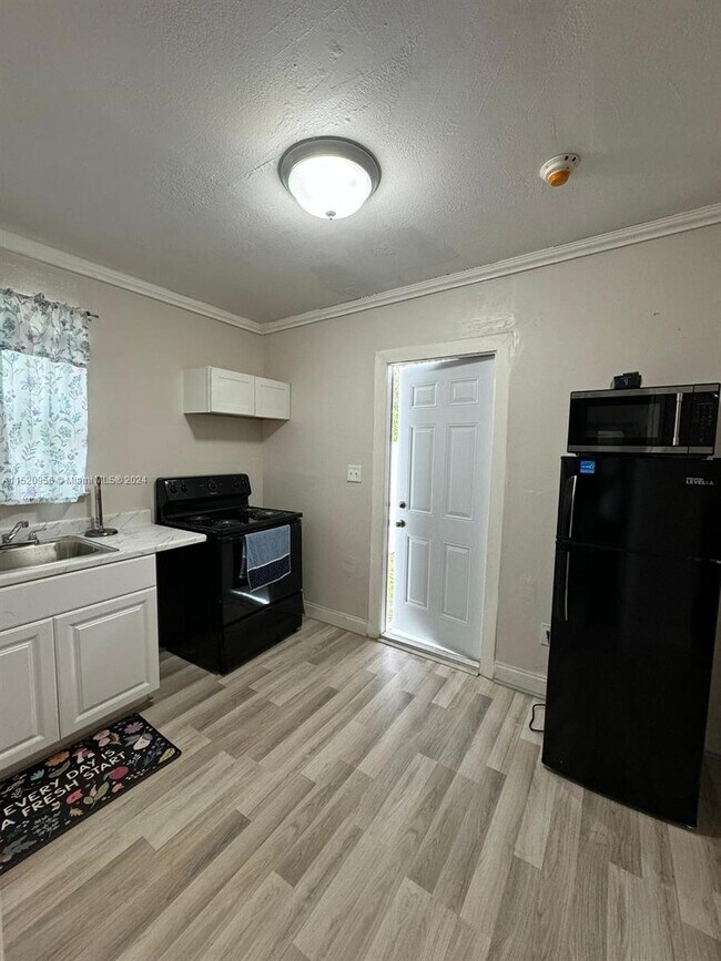 Foto del edificio - 2911 NW 174th St