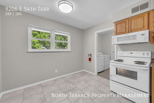 Foto del edificio - ? Totally Renovated 2-Bedroom in Raytown –...