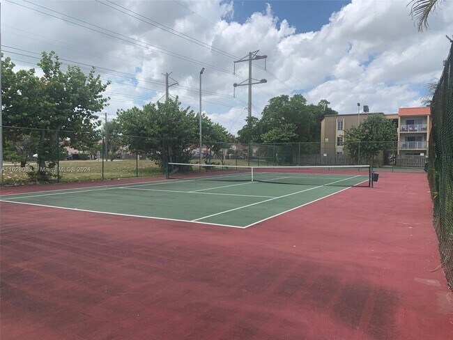 Foto del edificio - 5221 Geneva Ct